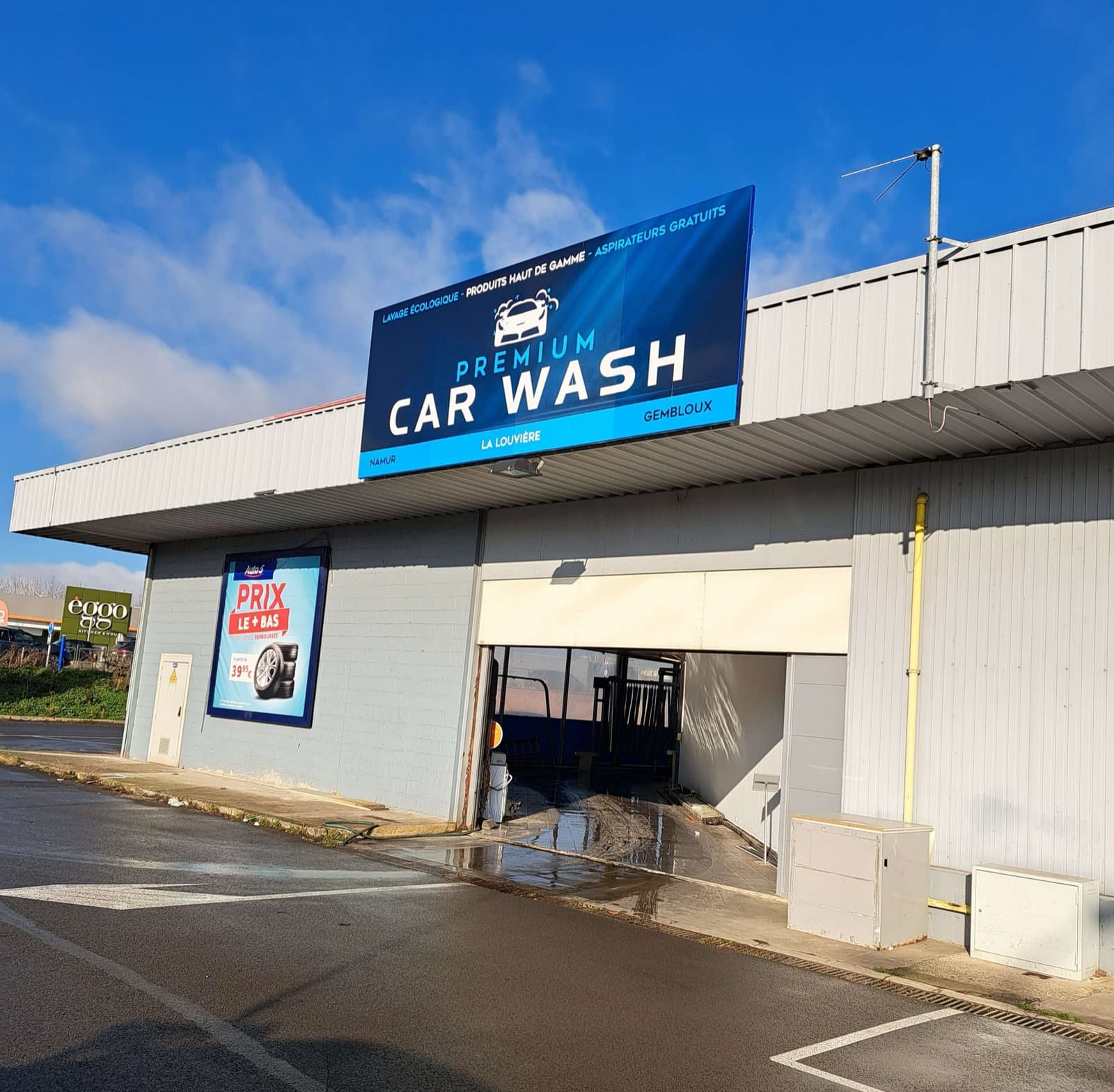 Service bay
